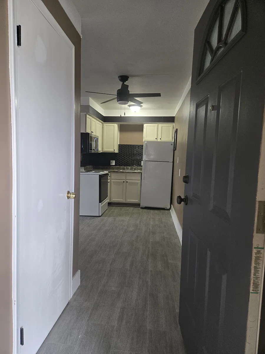 Building Photo - 15142 Tireman Ave #7