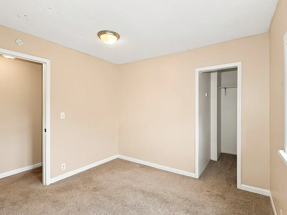 1097 Suburban Ave #2