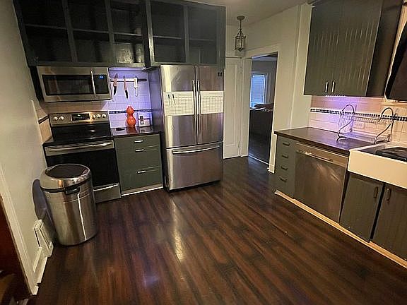 2nd image of 160 Logan St