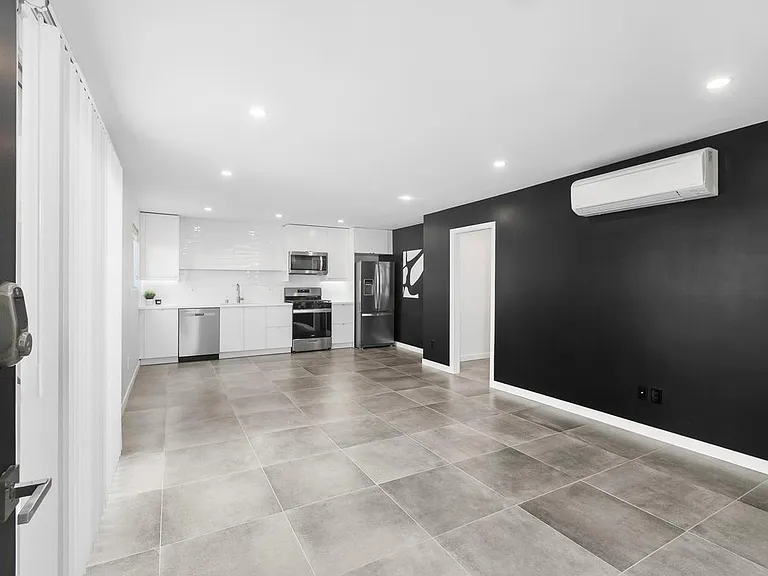 1228 Essex St #3 — Photo 2