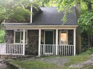 6 Rockwood Trl, Kinnelon, NJ