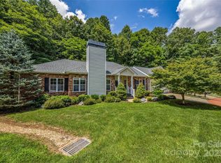 623 Carriage Commons Dr, Hendersonville, NC 28791