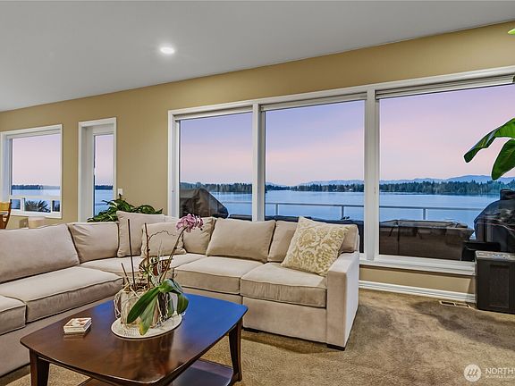 4th image of 4915 Jenks Point Way E