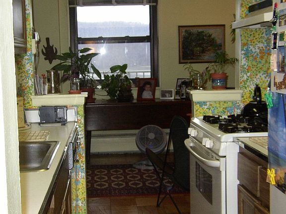 5th image of 1085 Warburton Ave APT 408