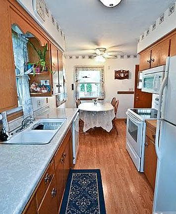 3rd image of 151 Hurley Avenue E