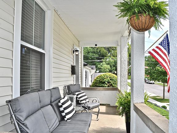 2nd image of 2521 Valley Ave