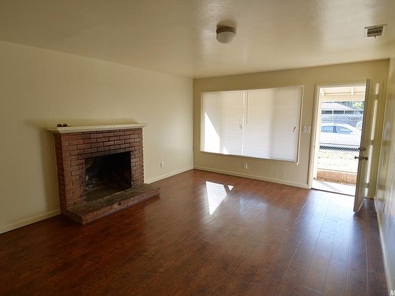 2nd image of 3360 Shelden St