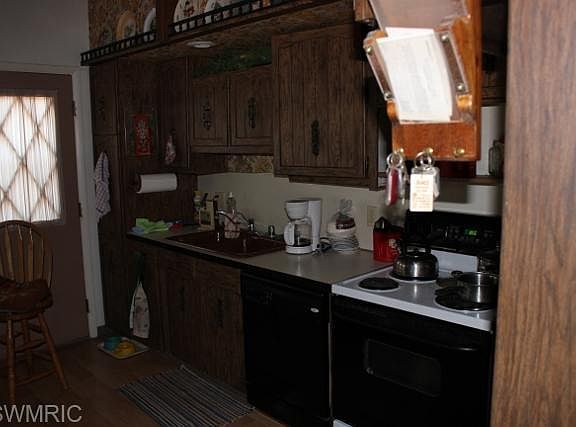 4th image of 2228 Bluffton Ave