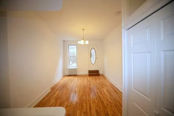 Rented by Metropolitan Realty | media 20