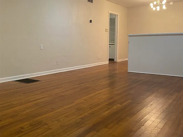 1240 E Jordan St — Photo 2