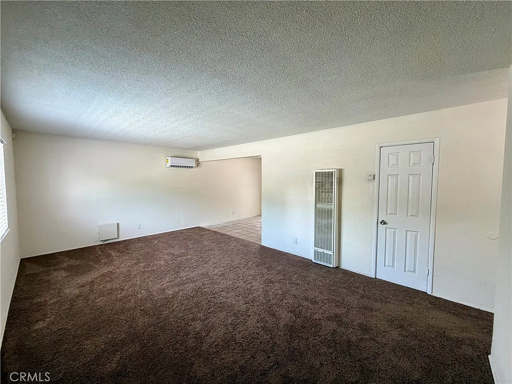 2 bed, 865 sqft, $1,950 — Photo 2