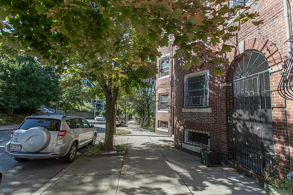 2 bed, 1.0 bath, 889 sqft, $3,000 — Photo 2