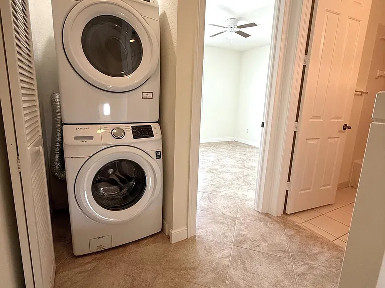 960 Millbrae Ct #4 — Photo 10