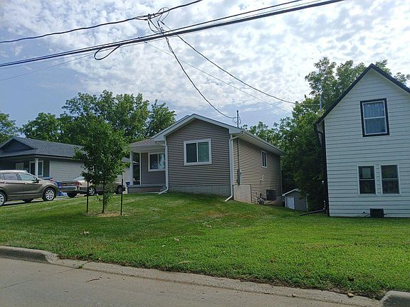 3rd image of 2329 SE 8th St