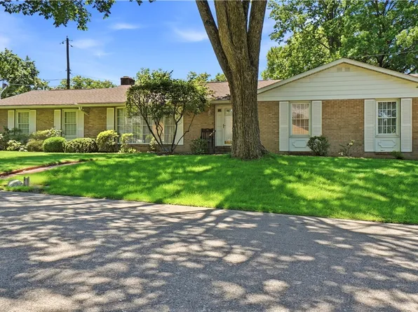 426 Coventry Cir, Zanesville, OH 43701