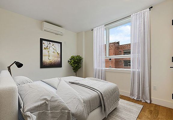 5th image of 10 Lexington Ave APT 5F