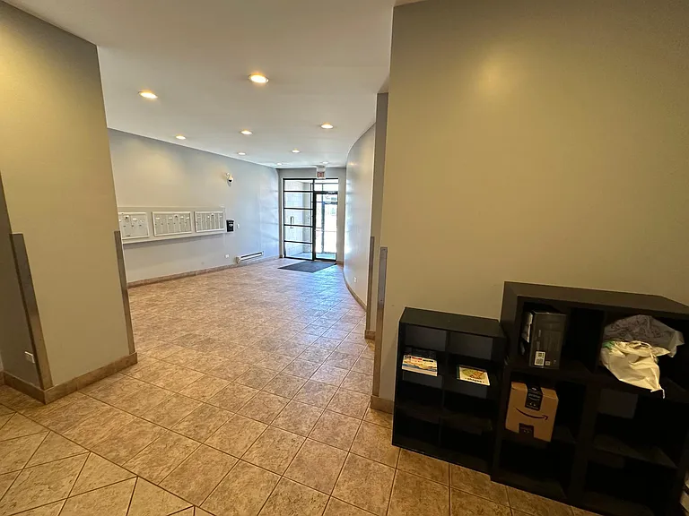 837 S Western Ave — Photo 14