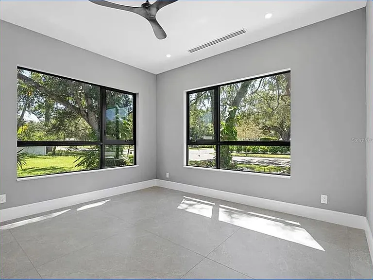 2467 Hyde Park St — Photo 23