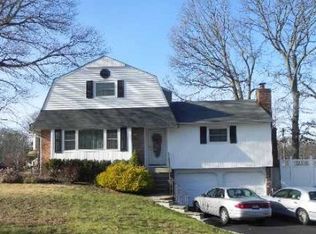 2 Dorothy Ln, Kings Park, NY 11754