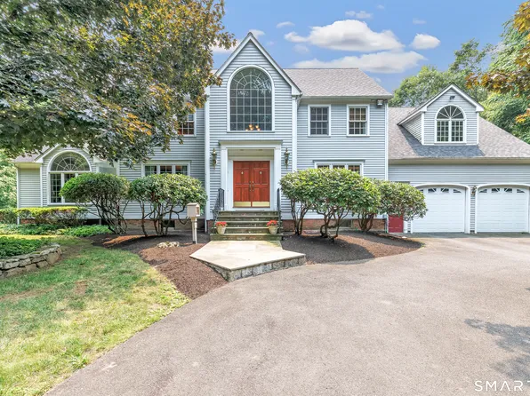 17 Plumtrees Road, Newtown, CT 06470