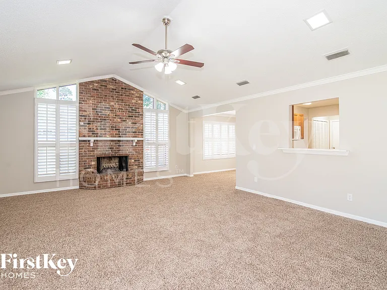 1746 Cinnamon Dr — Photo 3