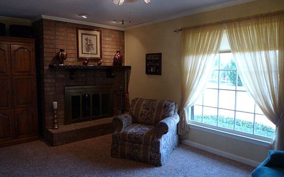 5th image of 429 Hodges Dr