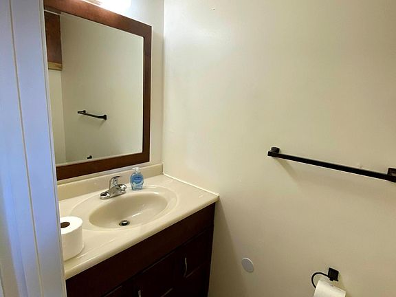 5th image of 19 Greenwich Dr #2205