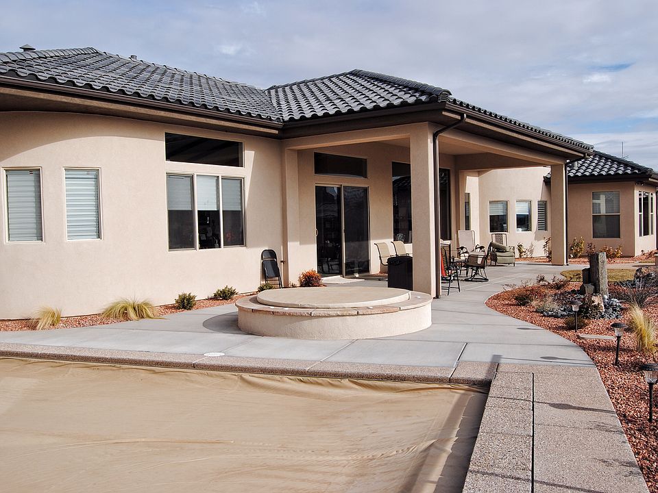 Covered Pool, Spa & Fire Pit