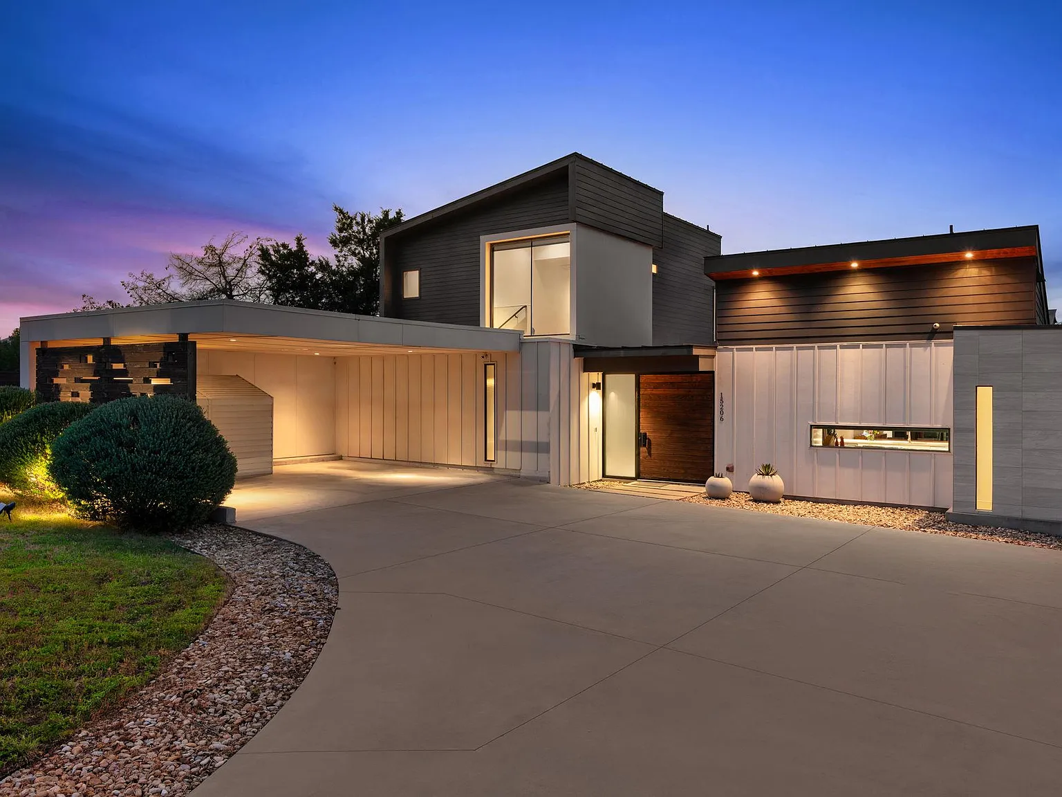 3 bed, 2.5 bath, 2452 sqft, $4,200 — Photo 3