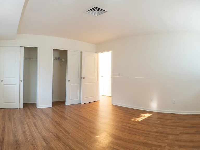 Carriage House — Photo 14