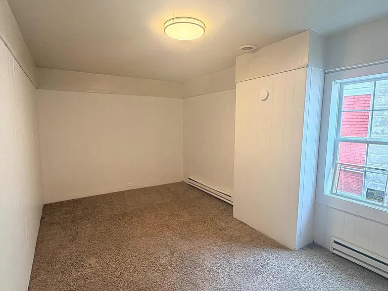 125 E Main St — Photo 17