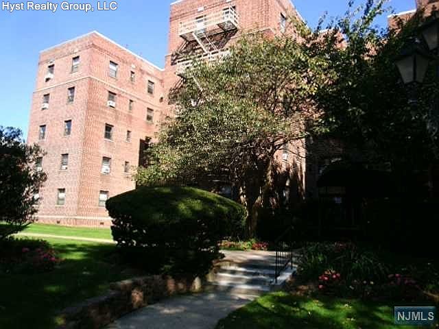 1st image of 2337 Hudson Ter APT C13