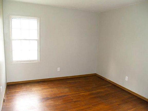 3rd image of 21538 Gailine Ave