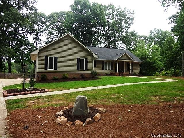 1st image of 109 Woodstream Cir