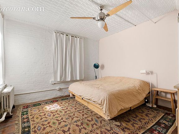3rd image of 133 W 24th St APT 4