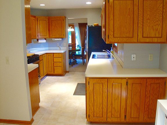 3rd image of 8033 Belair Ln