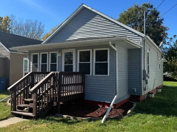 922 S B St, Monmouth, IL 61462