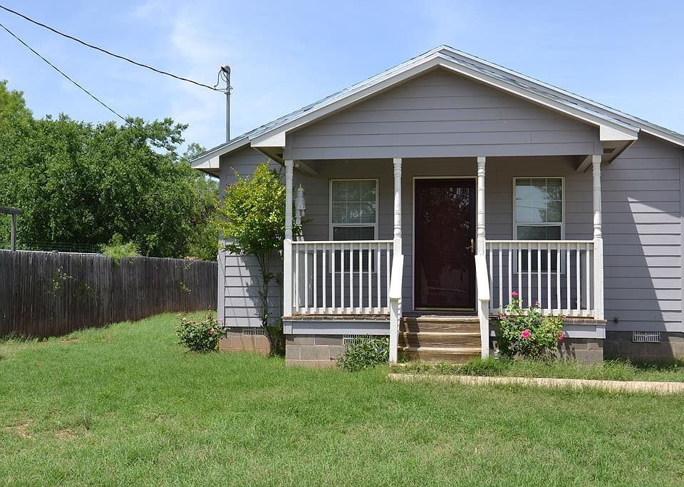 1st image of 822 W Avenue Y