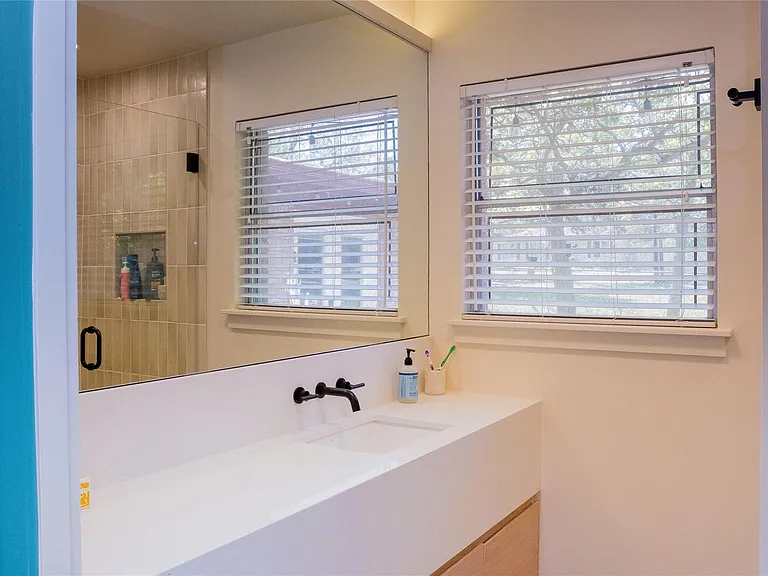 205 W Covington Dr — Photo 14