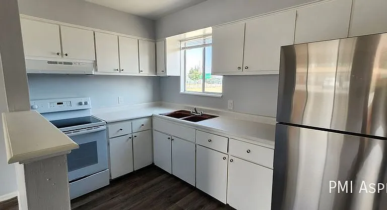 Keri Lyn Apartments — Photo 11