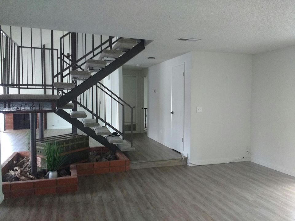 1st image of 2061 W 182nd St