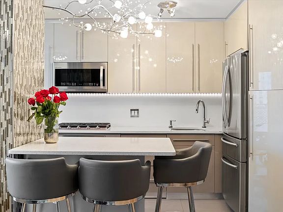 5th image of 2940 W 5th St APT 13G
