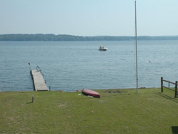 100' Lakefront w/Seasonal Dock