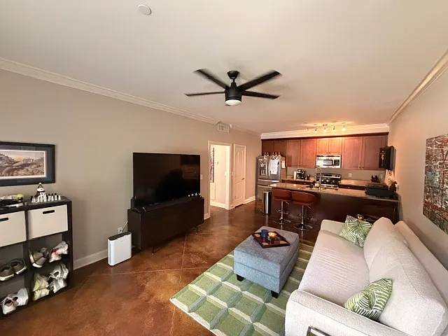 1 bed, 725 sqft, $1,800 — Photo 3