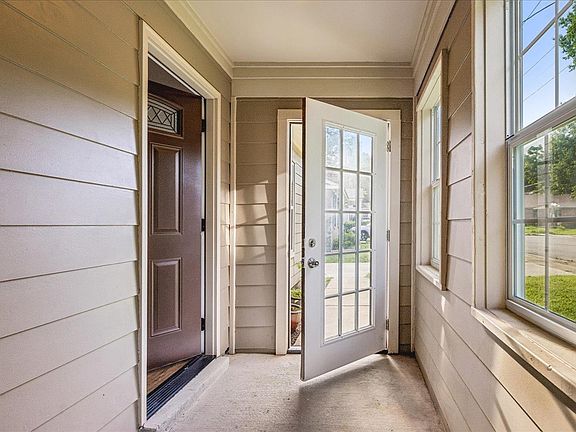 4th image of 2854 Douglass Ave