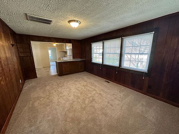 3rd image of 1302 Highland Ave