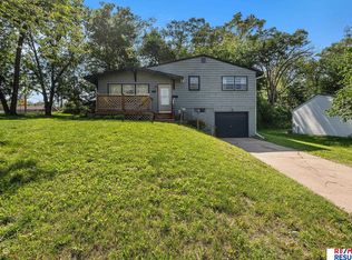 5704 N 68th St, Omaha, NE 68104