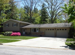 3911 Woodside Dr, Midland, MI 48640