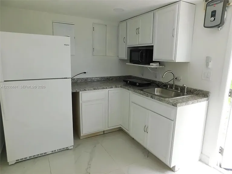 1605 NW 26th St #B — Photo 5