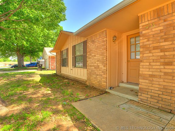 3rd image of 413 W Birmingham St